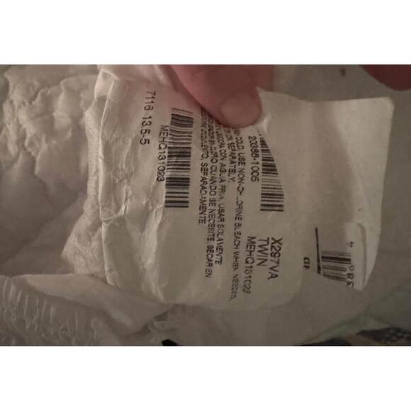 3 Twin Sheet Sets & 2 Mattress Pads- Very Good - Picture 8 of 8